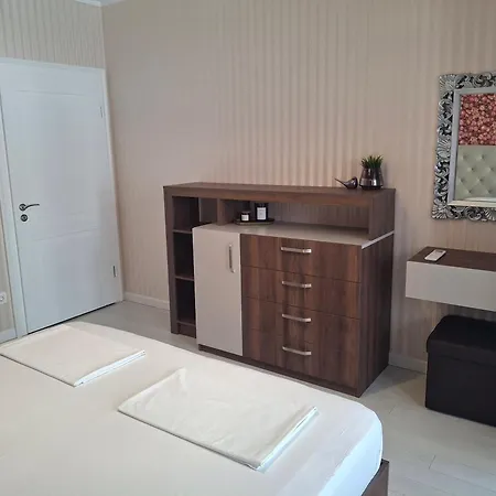 Luxury Center In Grand Karavel דירה